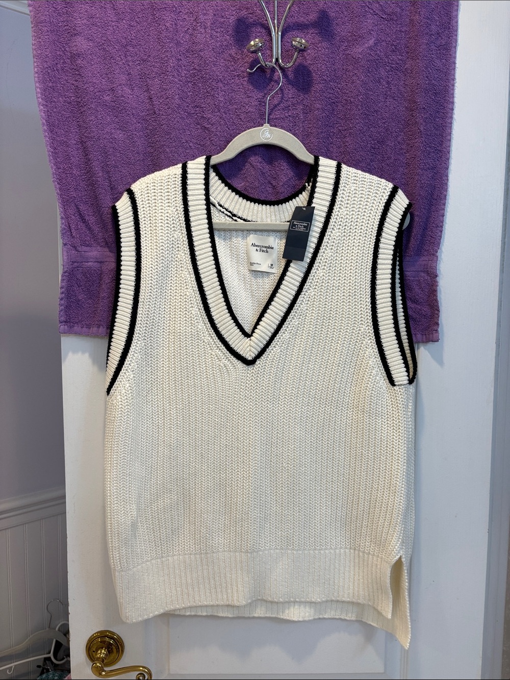 NWT Abercrombie & Fitch Cream V-Neck Knit Sweater Vest with Black Trim